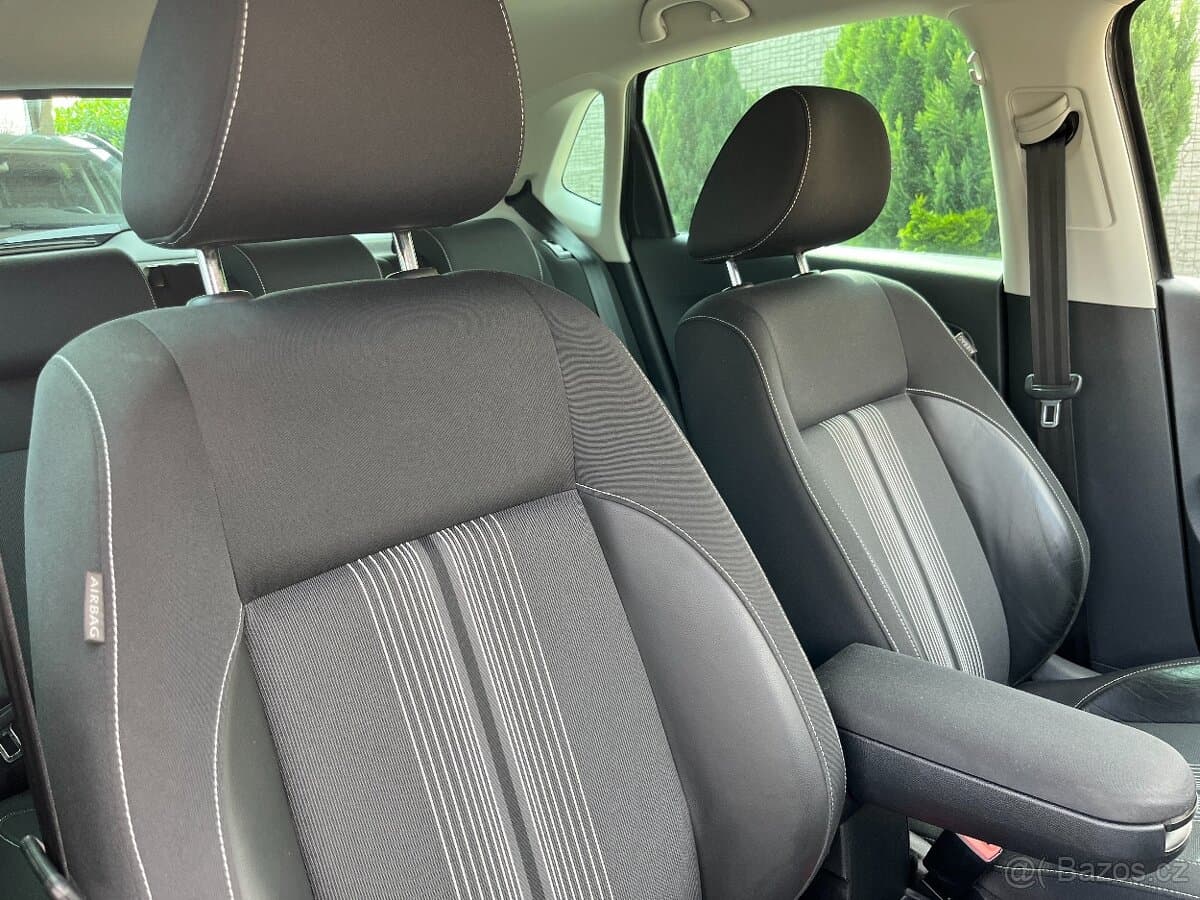 2012 Volkswagen POLO - 9