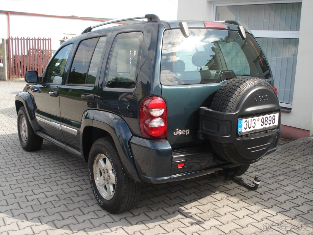 2005 Jeep CHEROKEE - 9