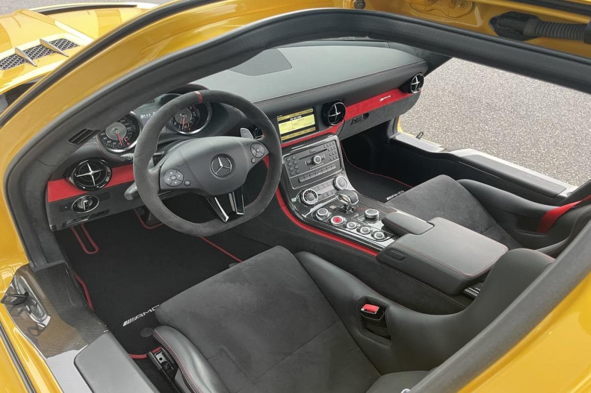 2014 Mercedes-Benz SLS - 11