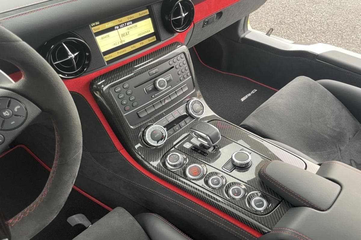 2014 Mercedes-Benz SLS - 12