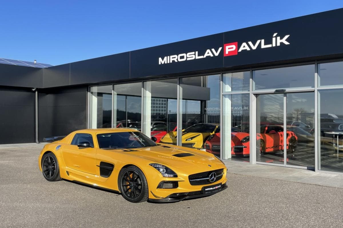 2014 Mercedes-Benz SLS - 2