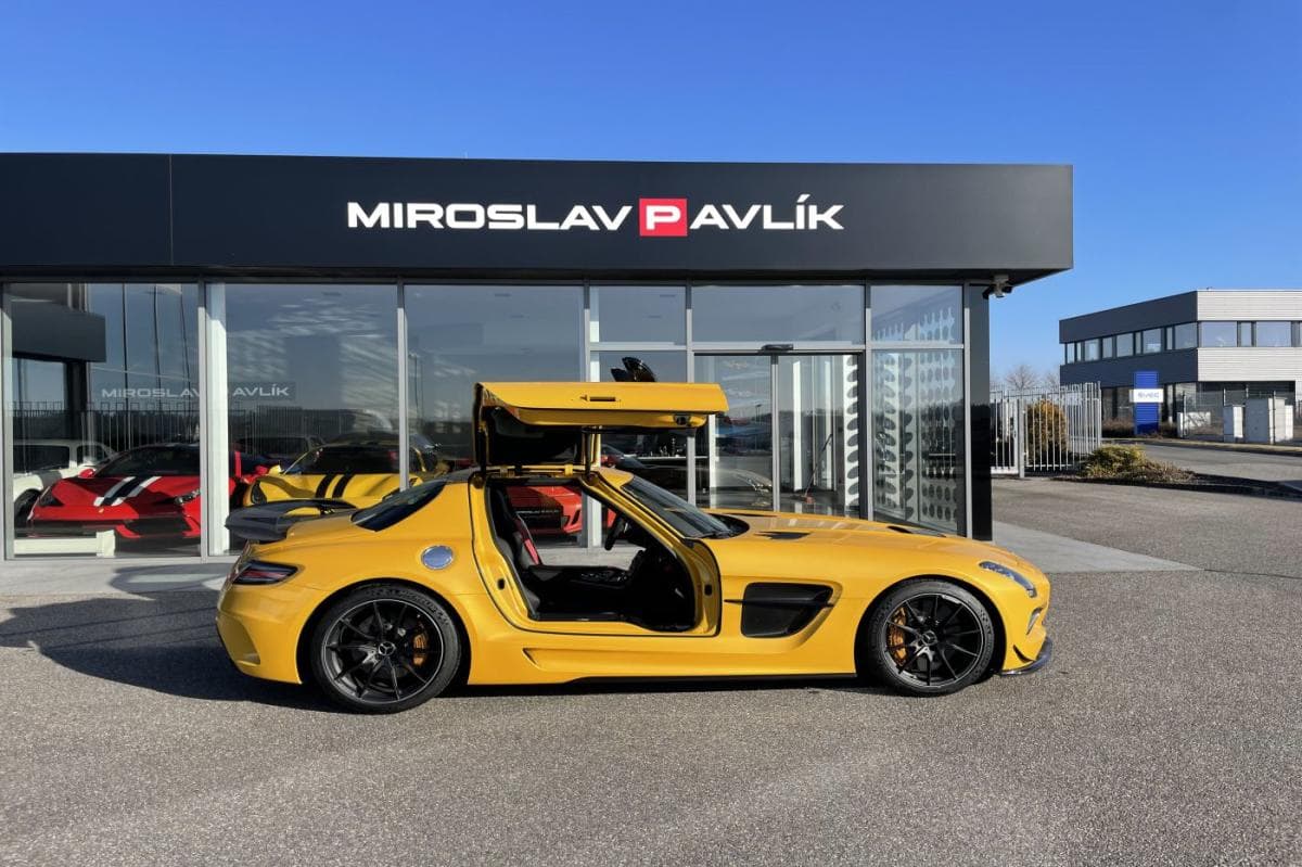 2014 Mercedes-Benz SLS - 3