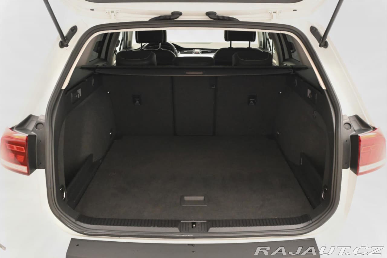 2020 Volkswagen Passat - 11