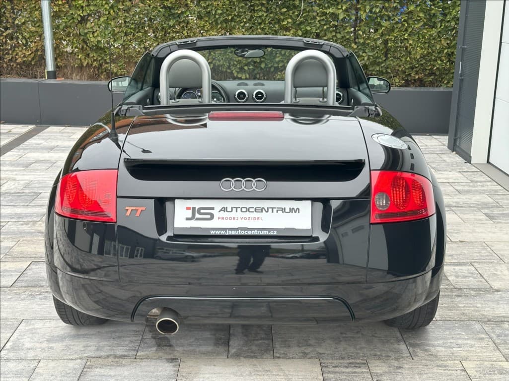 2005 Audi TT - 15