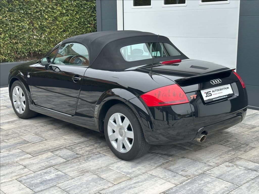 2005 Audi TT - 8
