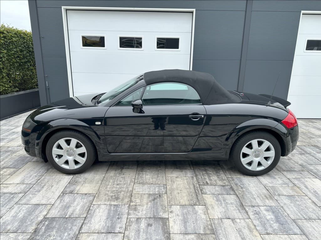 2005 Audi TT - 9