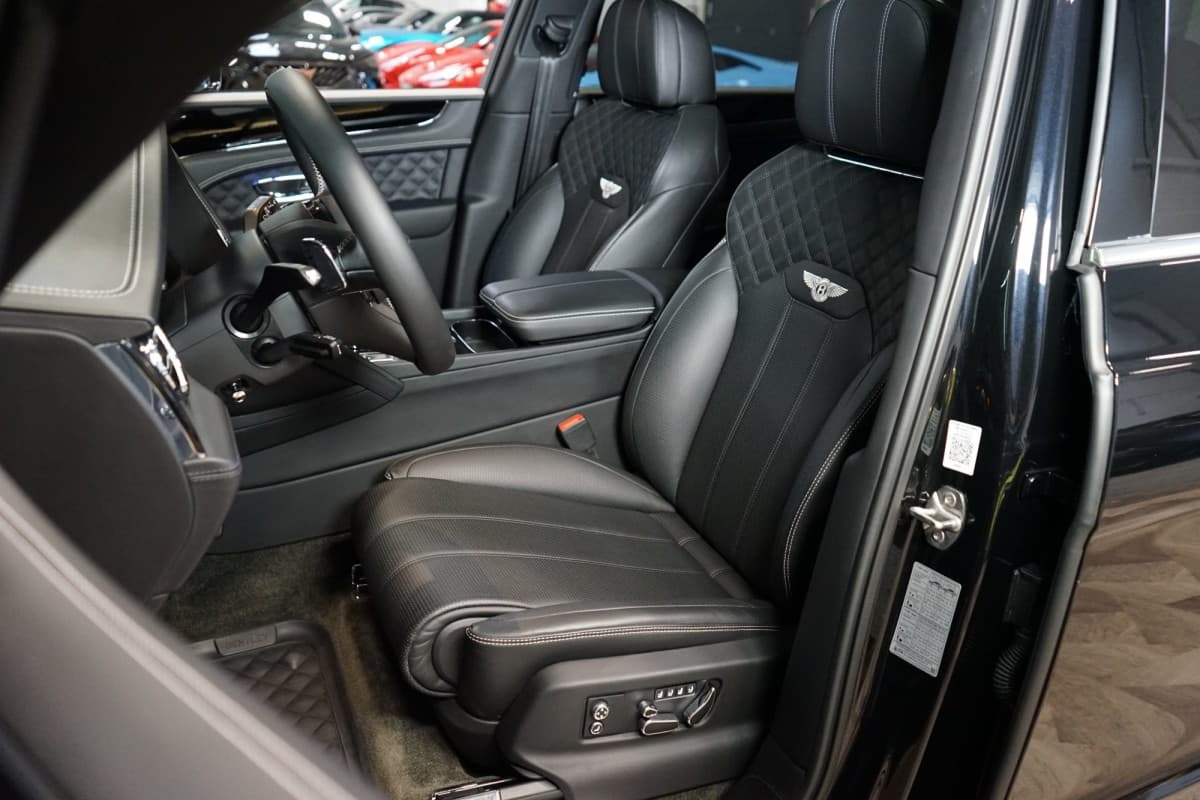 2022 Bentley Bentayga - 11