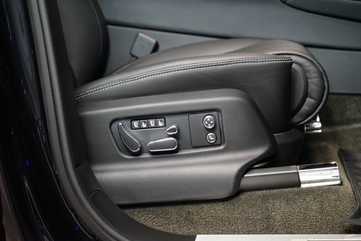 2022 Bentley Bentayga - 13