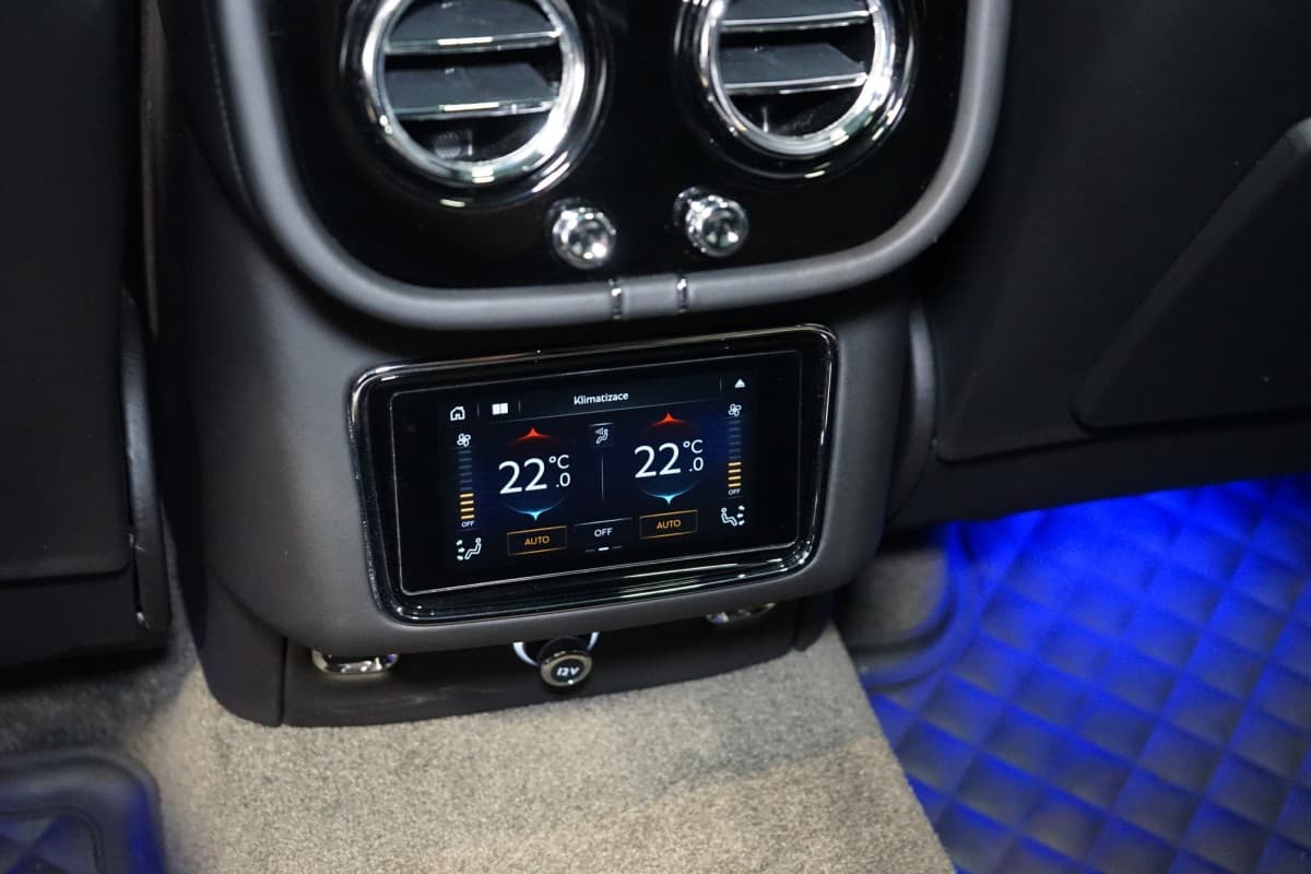 2022 Bentley Bentayga - 14