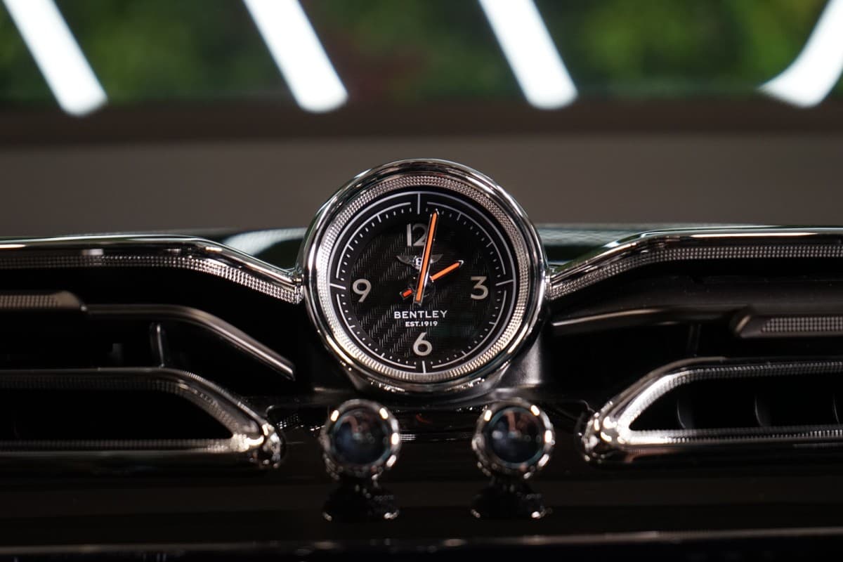 2022 Bentley Bentayga - 16