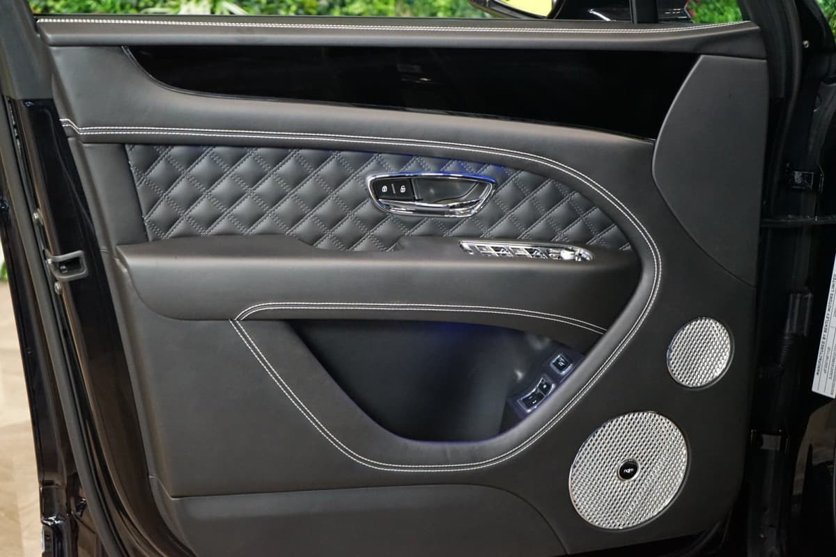 2022 Bentley Bentayga - 18