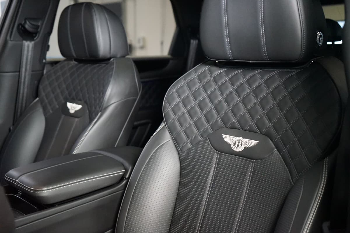 2022 Bentley Bentayga - 19