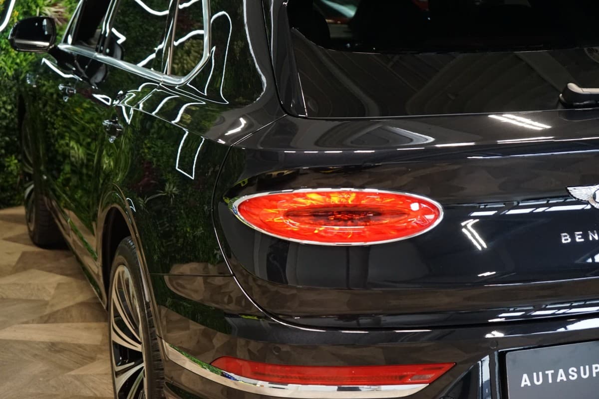 2022 Bentley Bentayga - 8