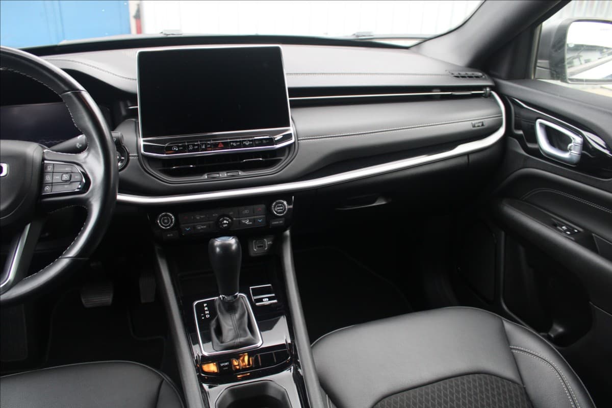 2022 Jeep Compass - 16