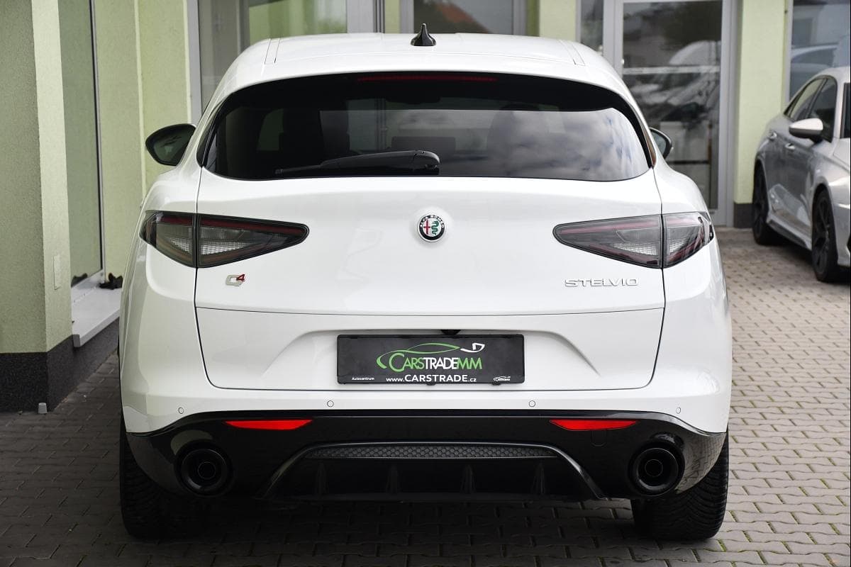 2024 Alfa Romeo Stelvio - 10