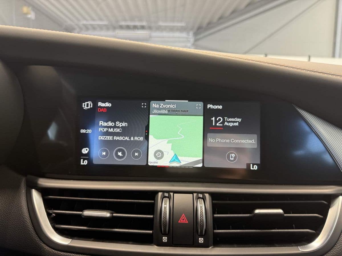 2025 Alfa Romeo Giulia - 11