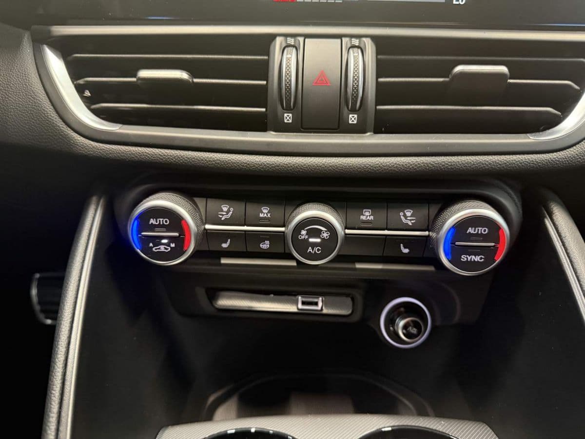 2025 Alfa Romeo Giulia - 13