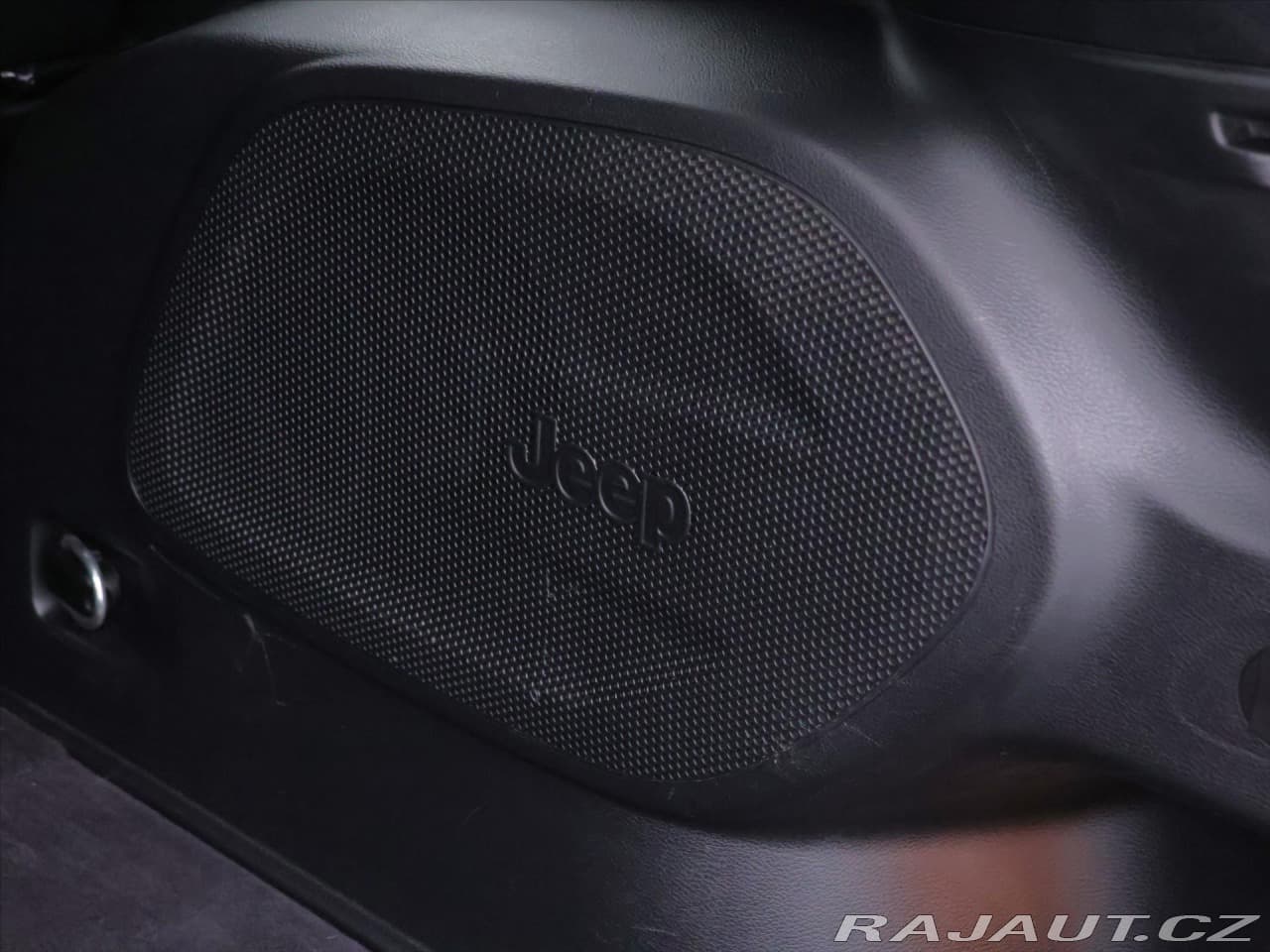 2019 Jeep Cherokee - 11