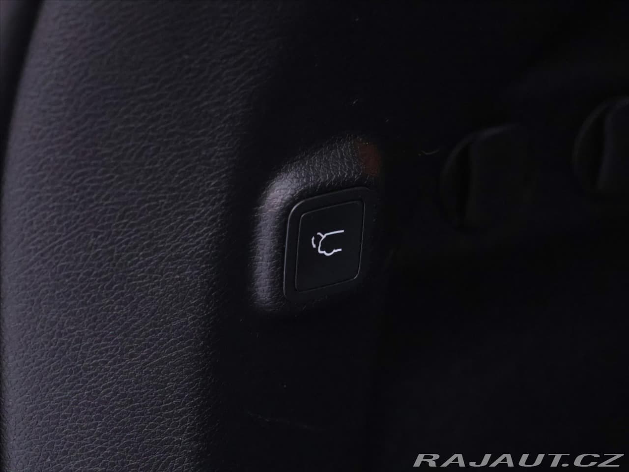 2019 Jeep Cherokee - 12