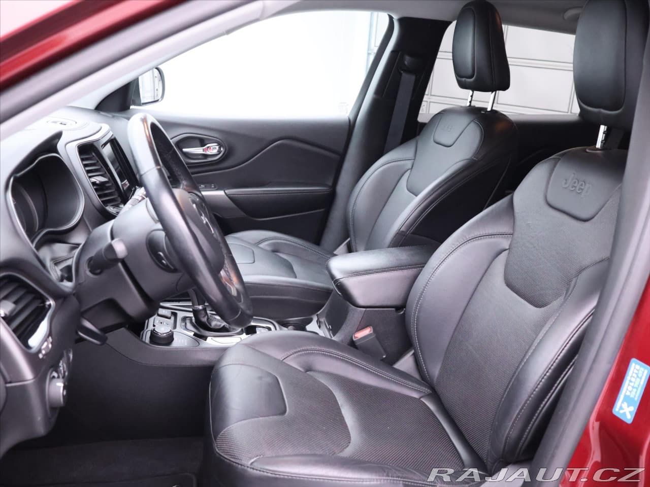 2019 Jeep Cherokee - 14