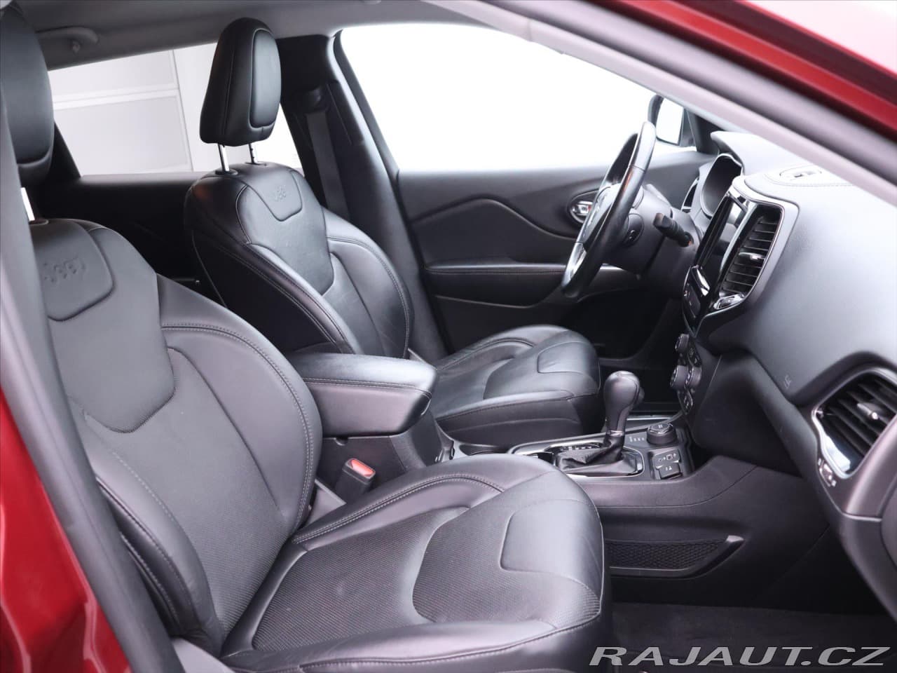 2019 Jeep Cherokee - 16