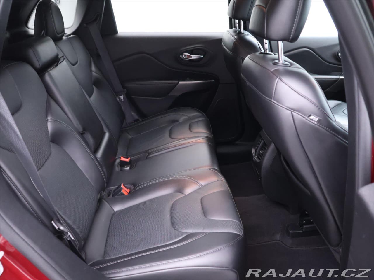 2019 Jeep Cherokee - 17