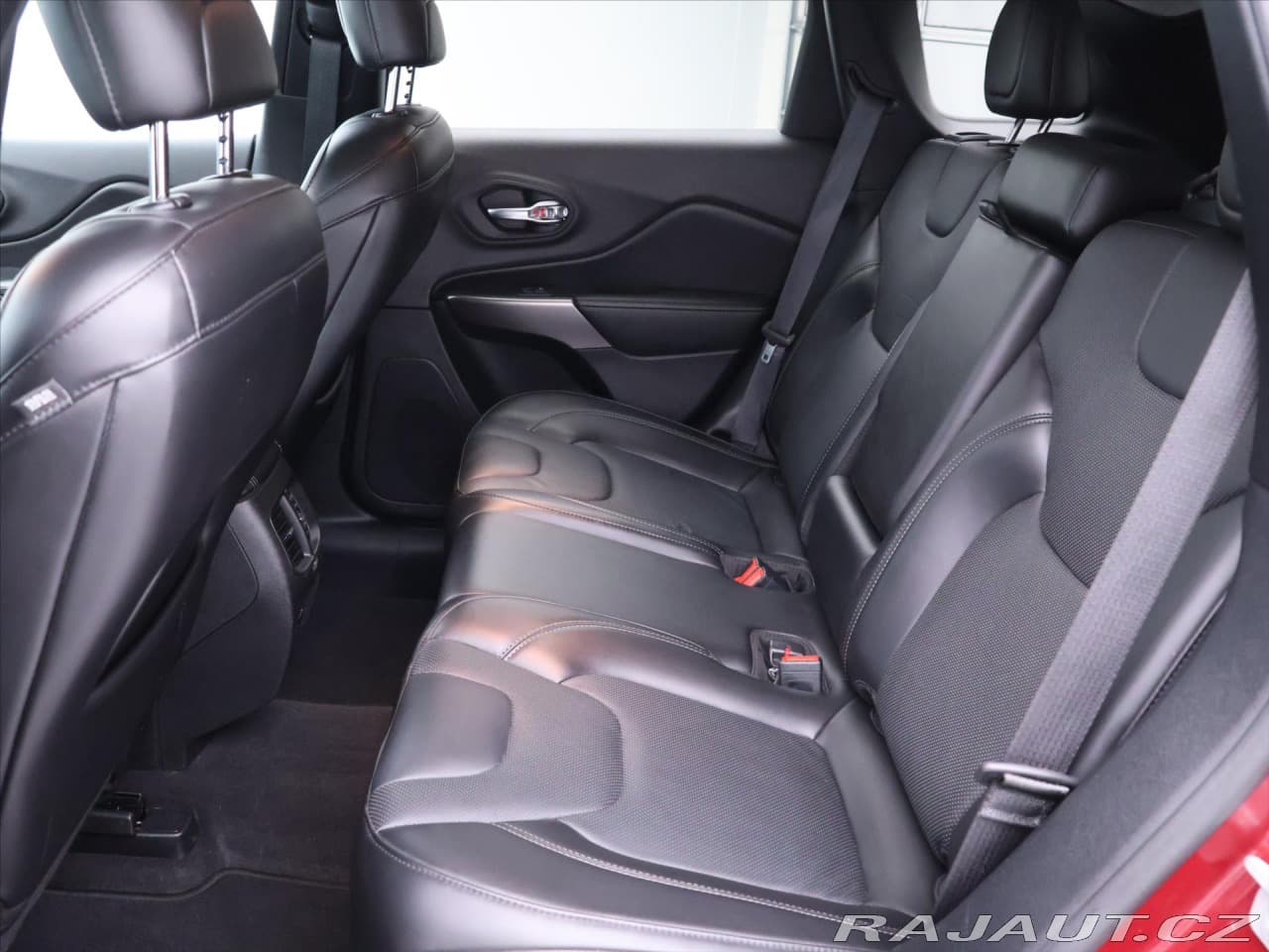 2019 Jeep Cherokee - 18