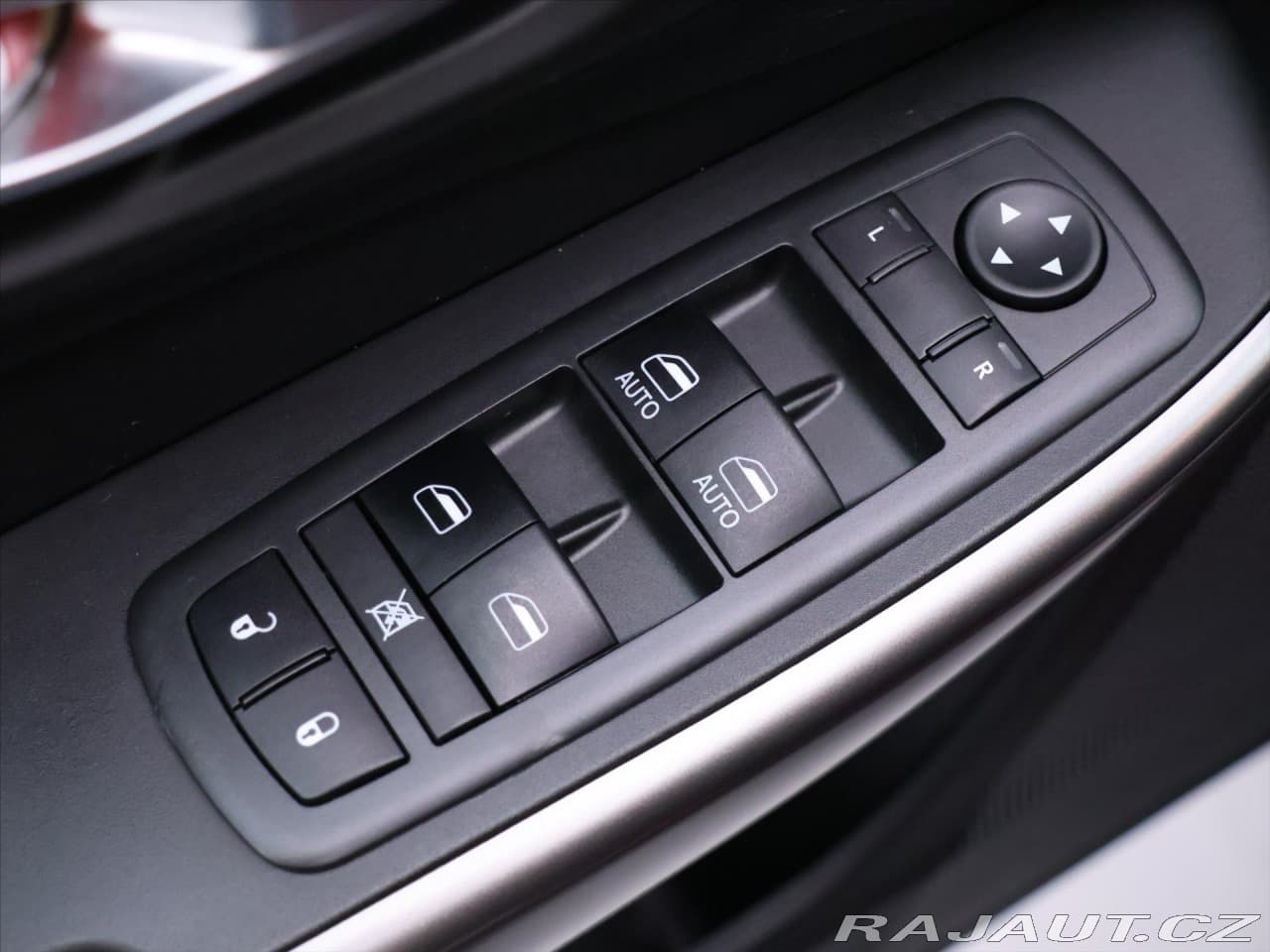 2019 Jeep Cherokee - 19