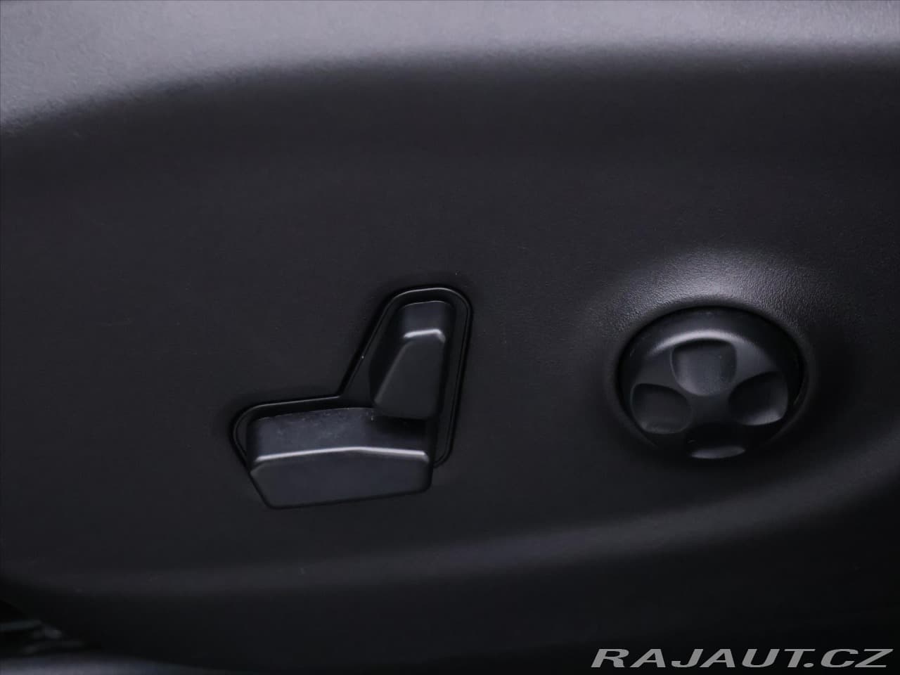 2019 Jeep Cherokee - 20