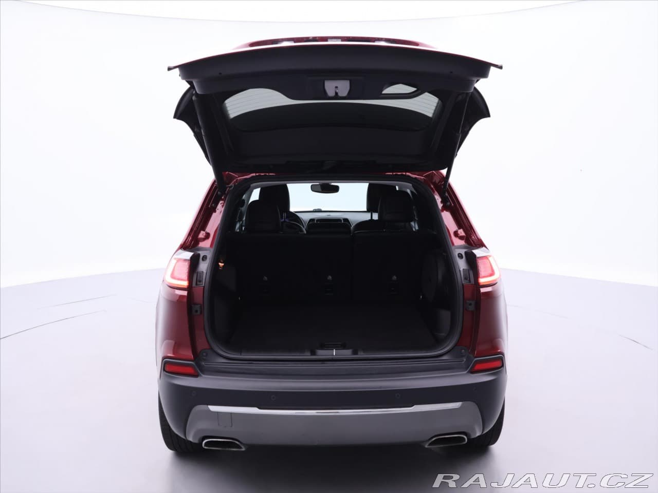 2019 Jeep Cherokee - 9