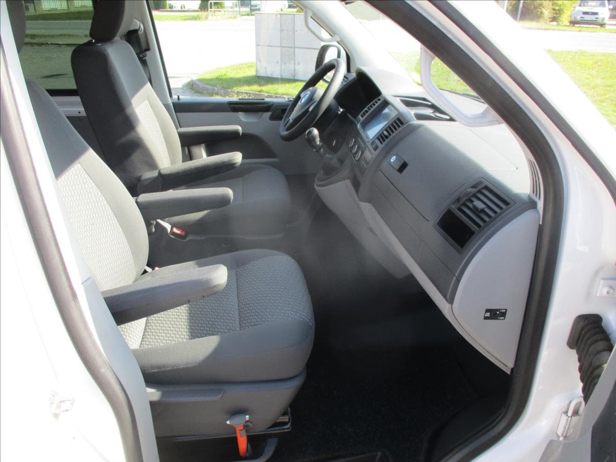 2013 Volkswagen Transporter - 12