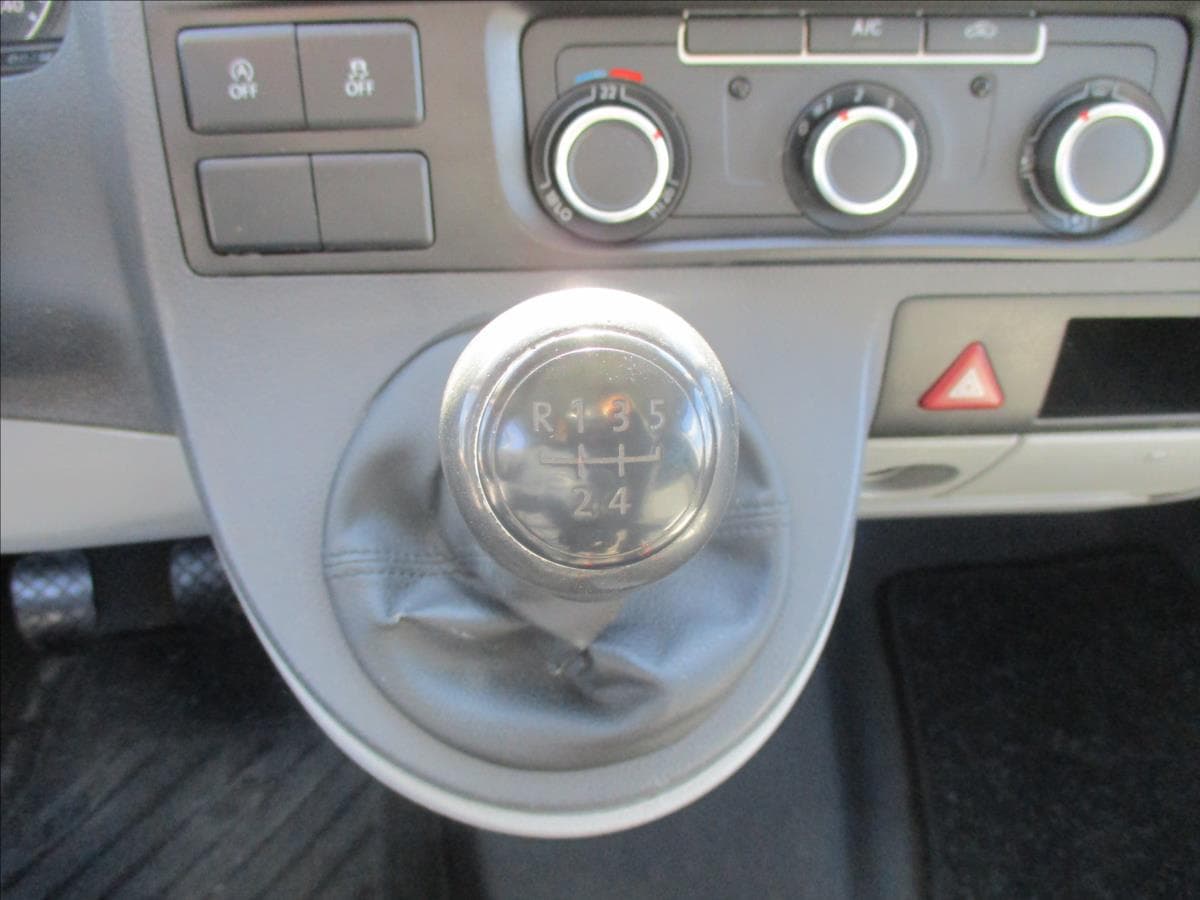 2013 Volkswagen Transporter - 17