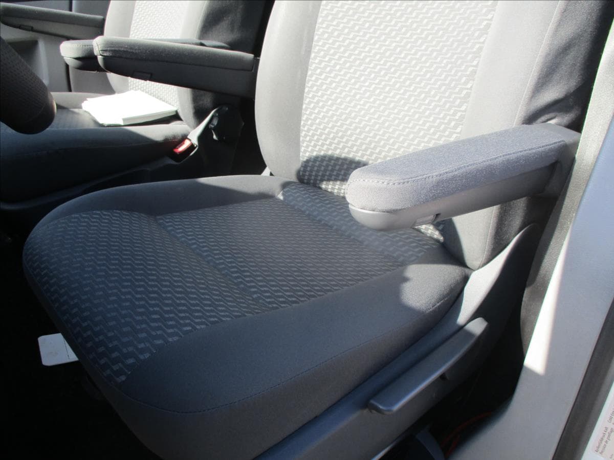 2013 Volkswagen Transporter - 19