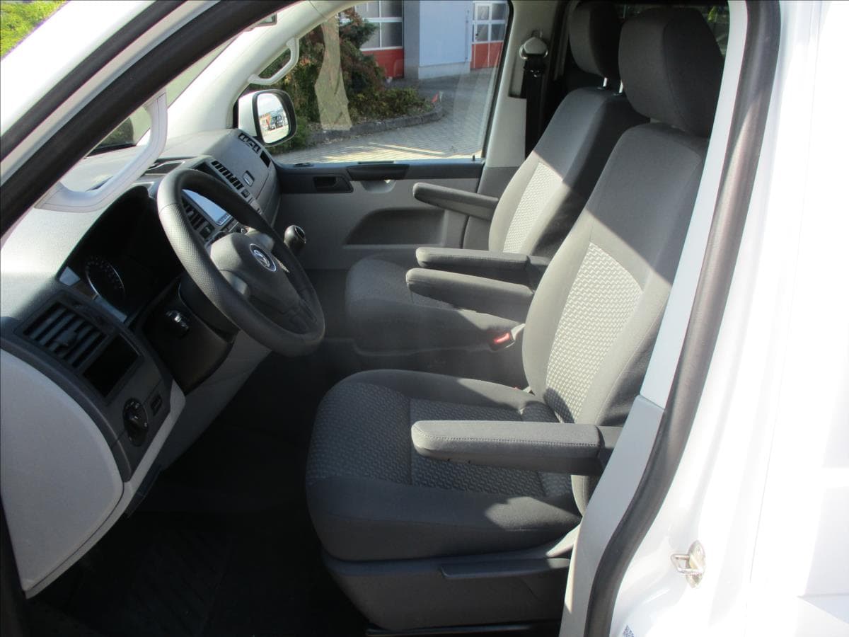 2013 Volkswagen Transporter - 7