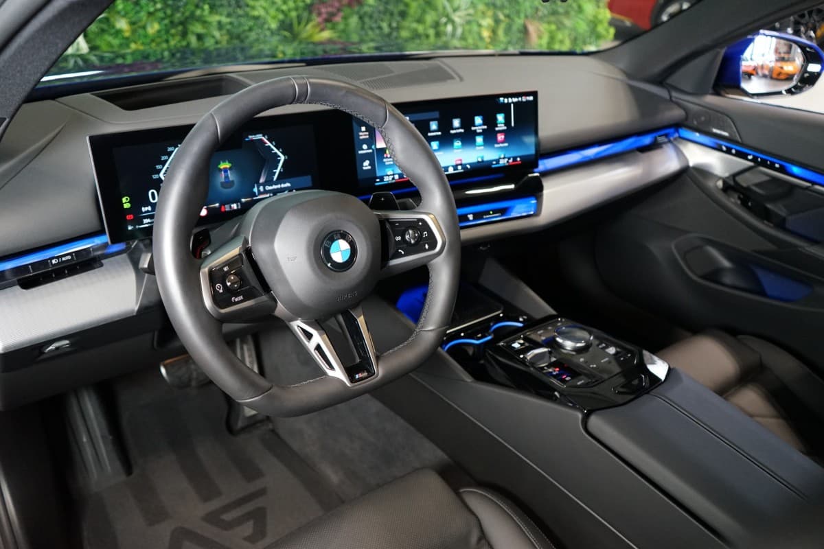 2025 BMW 5-Series - 11