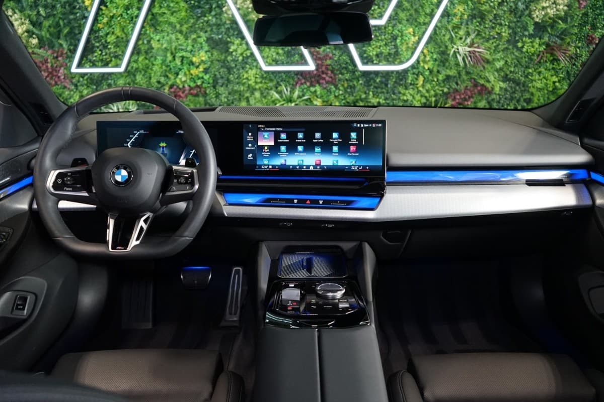 2025 BMW 5-Series - 15