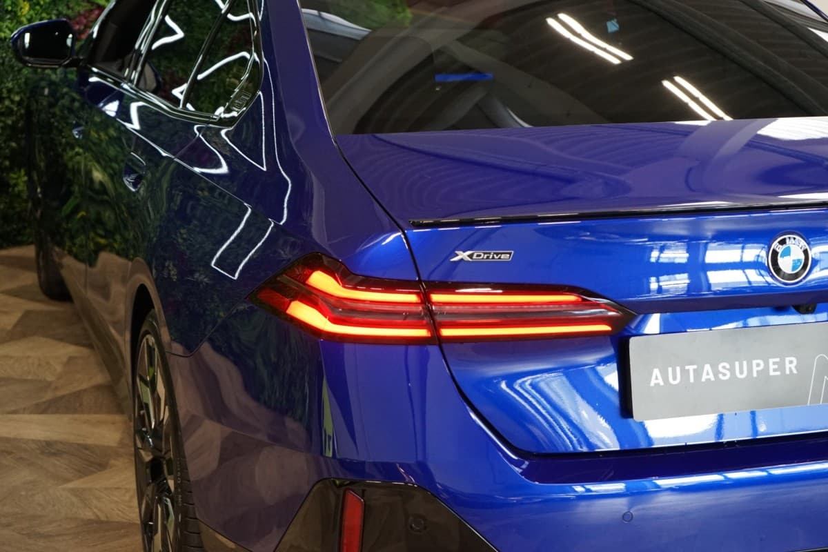2025 BMW 5-Series - 8
