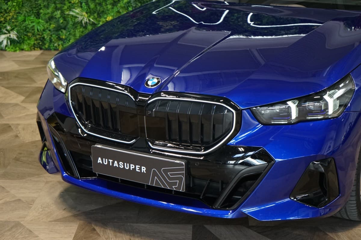 2025 BMW 5-Series - 9