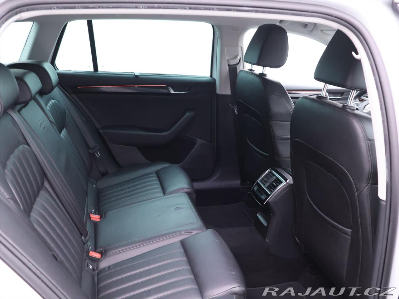 2016 Škoda SUPERB - 16