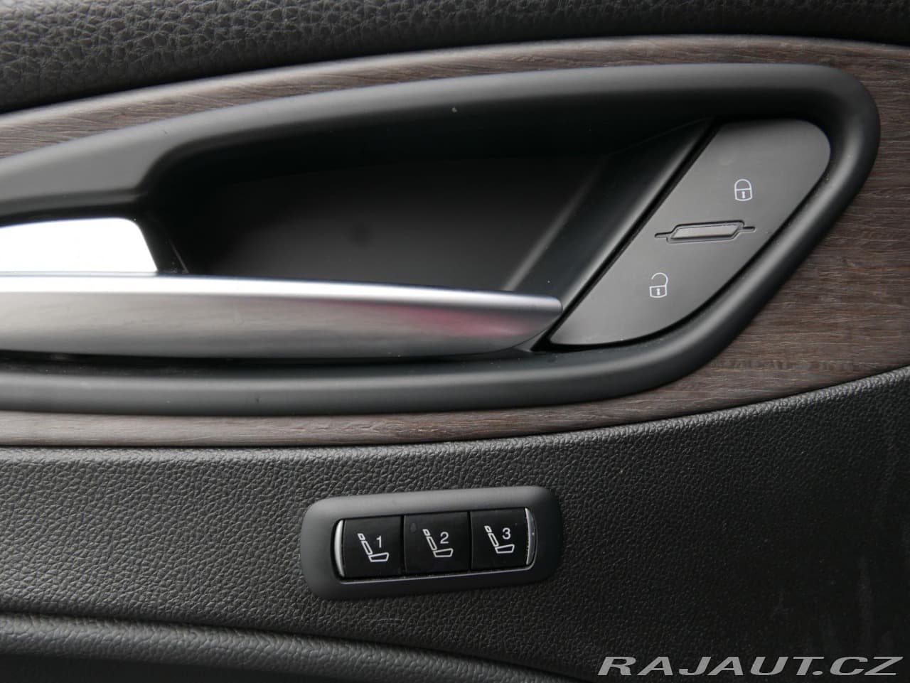 2017 Alfa Romeo Stelvio - 17