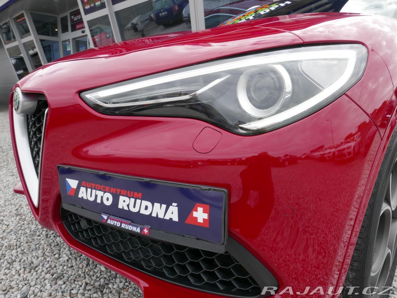 2017 Alfa Romeo Stelvio - 3