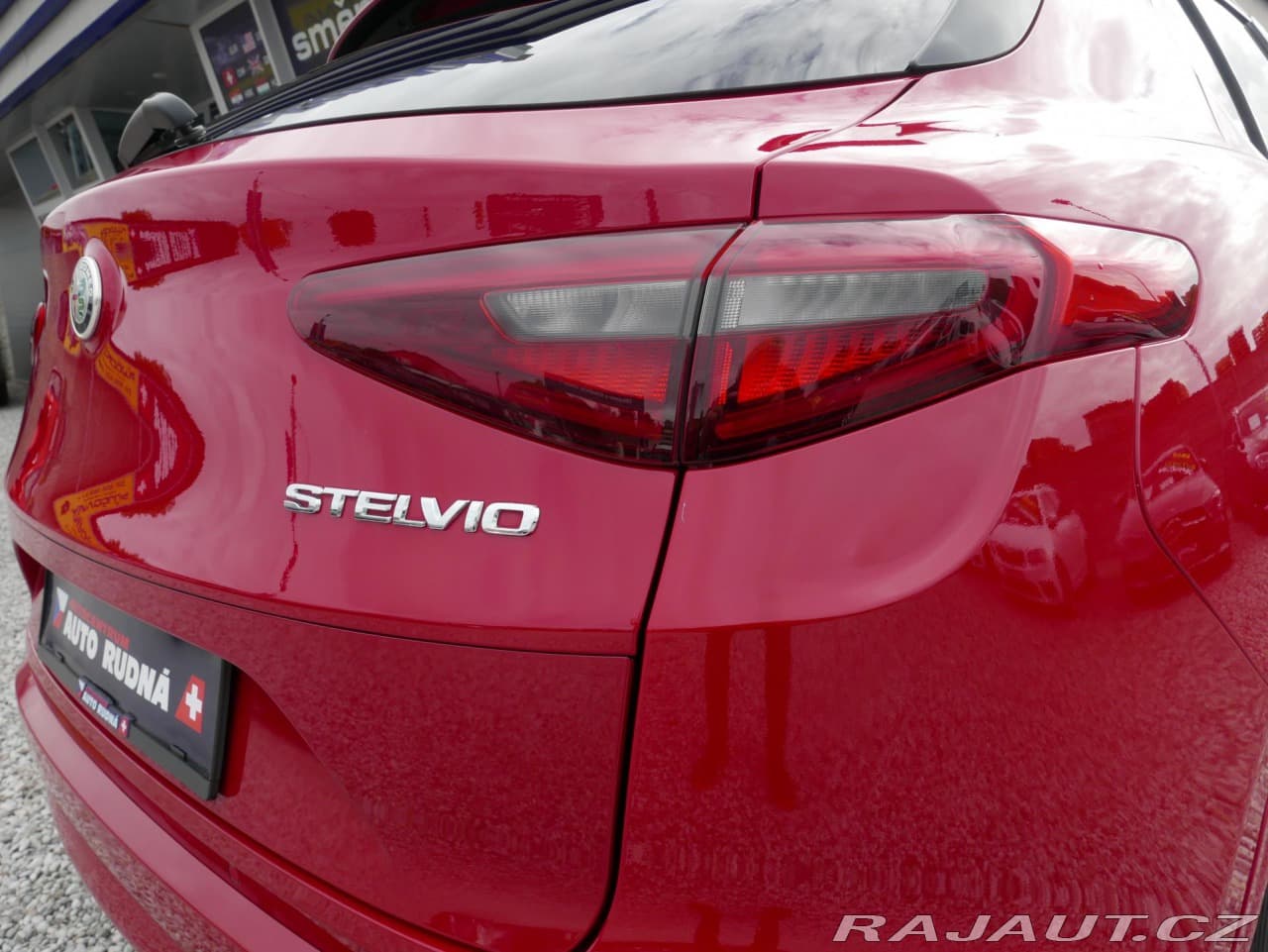 2017 Alfa Romeo Stelvio - 9