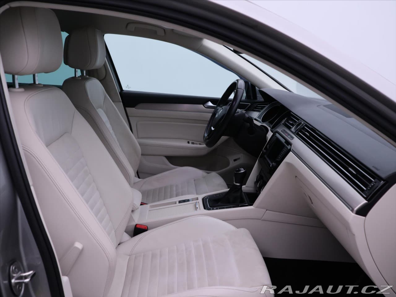 2017 Volkswagen Passat - 14