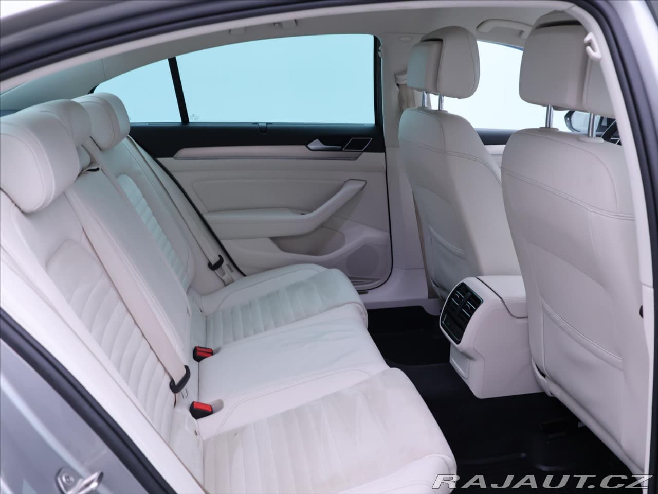 2017 Volkswagen Passat - 15