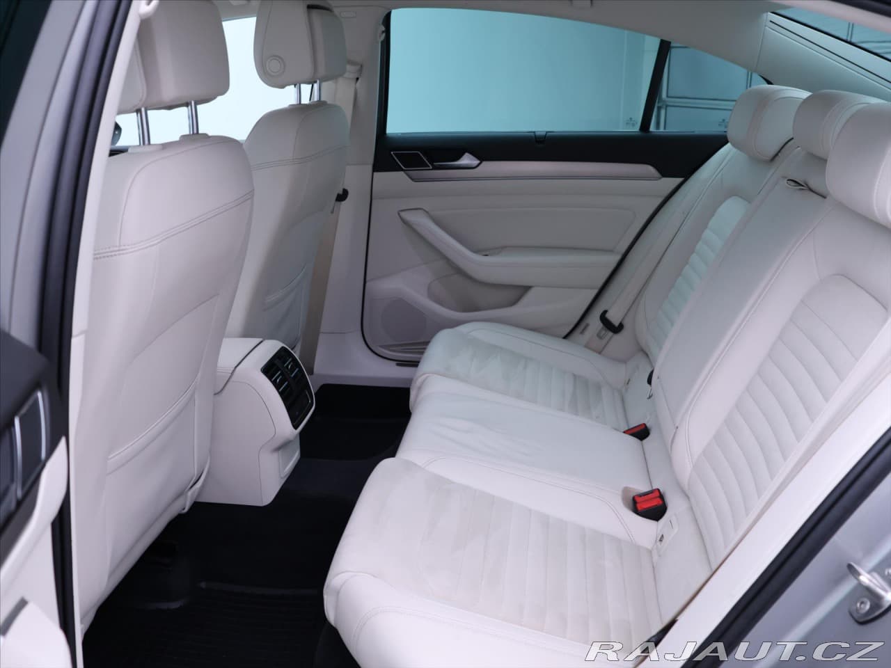 2017 Volkswagen Passat - 16