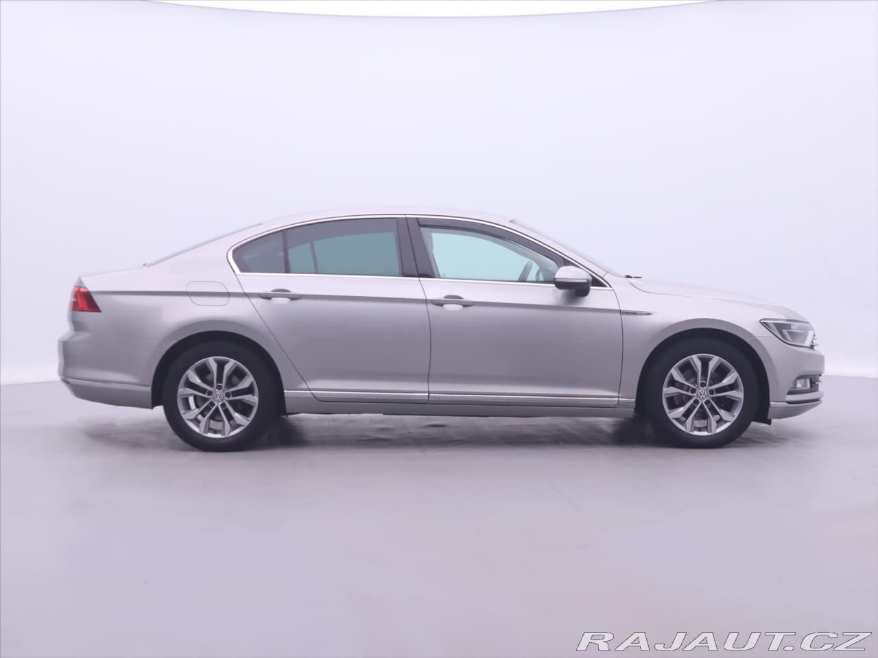 2017 Volkswagen Passat - 8