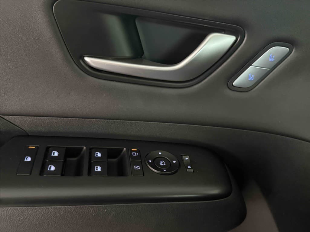 2023 Hyundai Kona - 17