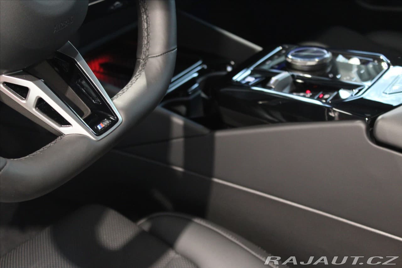 2025 BMW 5-Series - 10