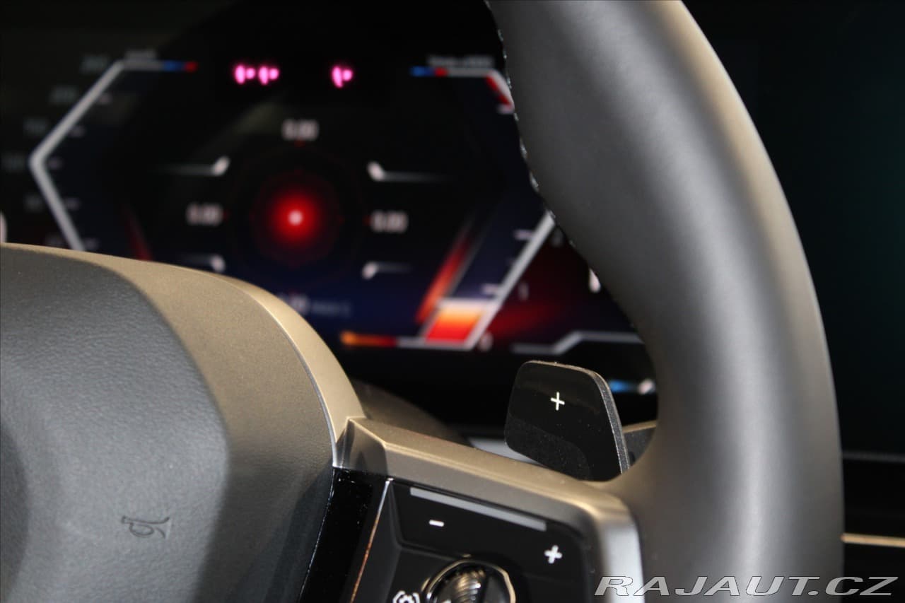 2025 BMW 5-Series - 17