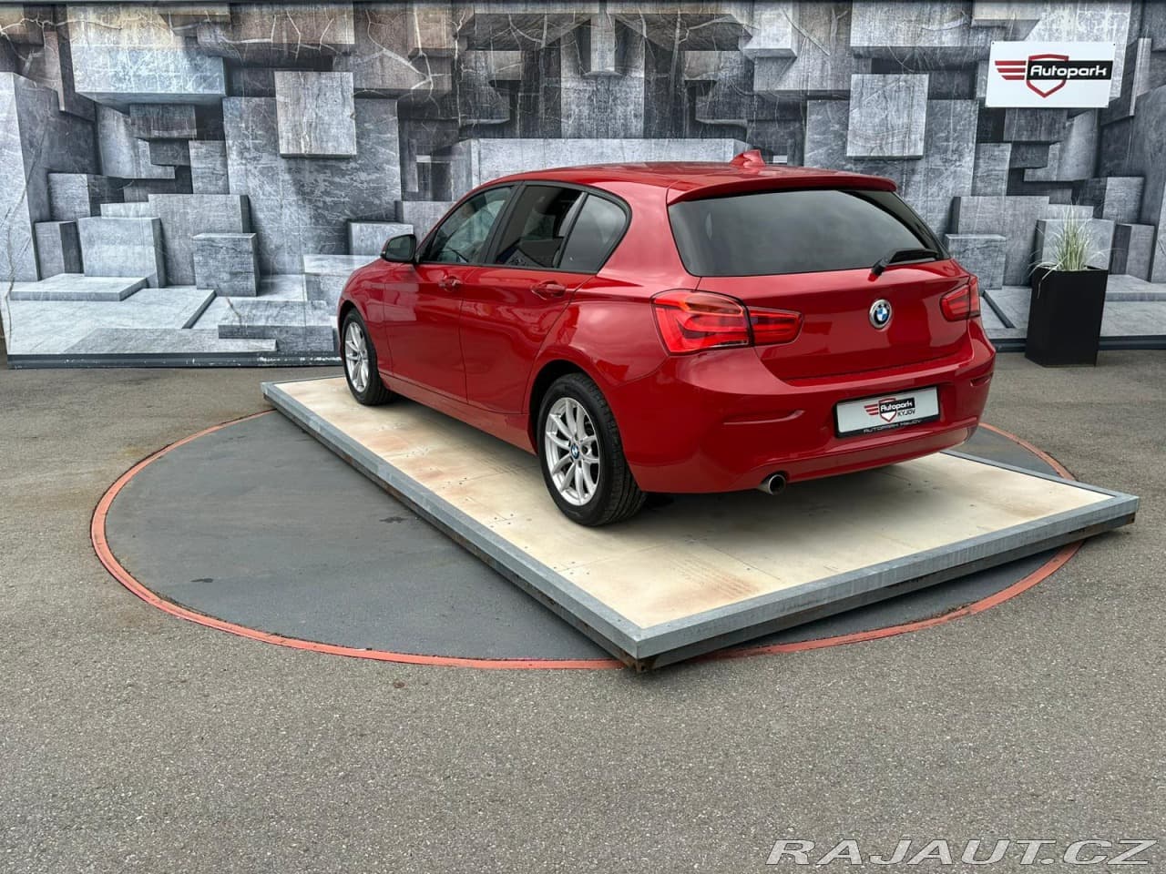 2017 BMW 1-Series - 8